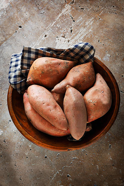 sweet potatoes - zoete aardappel fotos stockfoto's en -beelden