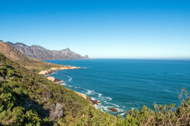 Vista de la Reserva de la Biosfera de Kogelberg y de las bahías costeras de la costa - foto de stock