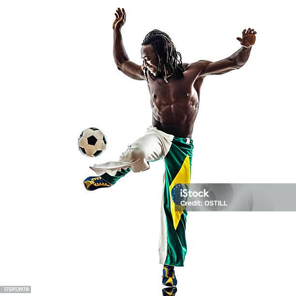 Brazylijczyk Czarnoskóry Człowiek Żonglerka Piłki Nożnej Piłka Nożna Gracz - zdjęcia stockowe i więcej obrazów Afrykanin