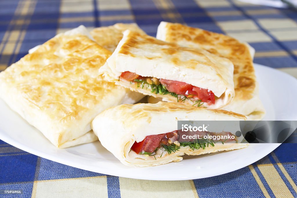 Pita パン、チーズ、トマトとハーブ - チーズのロイヤリティフリーストックフォト