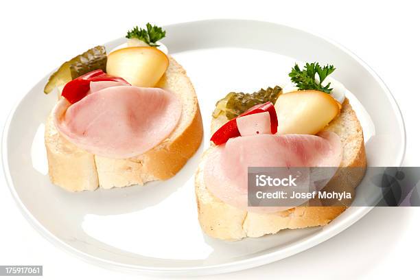 Sándwiches Abiertos Con Jamón Y Huevo Foto de stock y más banco de imágenes de Alimento - Alimento, Aperitivo - Plato de comida, Barra de pan francés