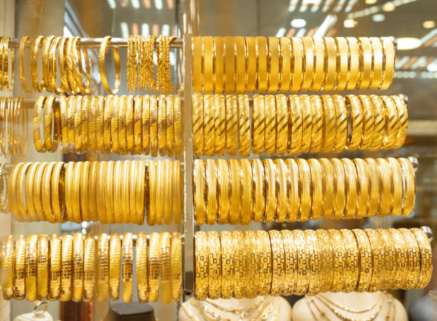 istock MANY GOLD BRACELETS ON THE SHOWCASE 1759241755