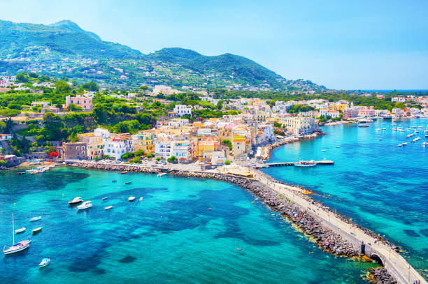 イタリアのイスキア島 - ischia island campania nautical vessel harbor ストックフォトと画像