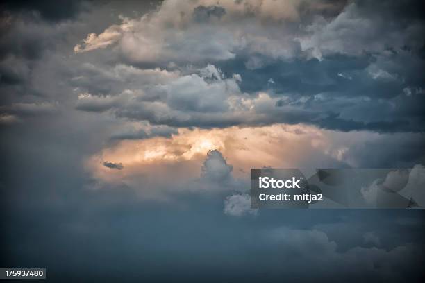 Accesso Dallalto - Fotografie stock e altre immagini di Bellezza naturale - Bellezza naturale, Cattivo presagio, Cielo