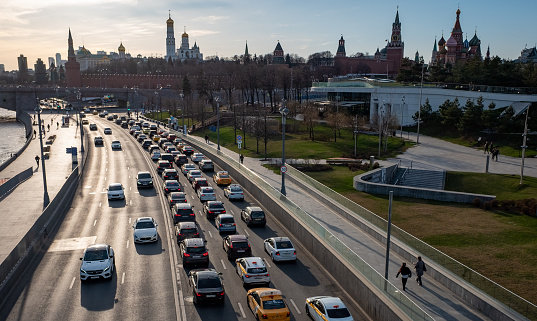 April 20, 2022, Moscow, Russia. Automobile traffic on Moskvoretskaya embankment near Zaryadye Park.