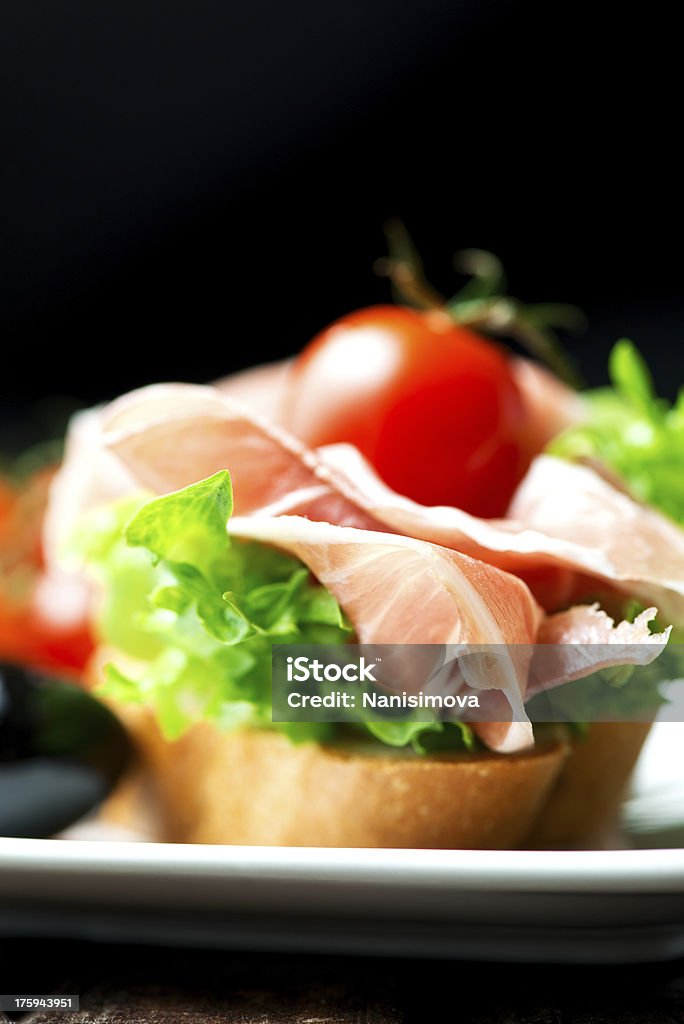 Sandwiches mit prosciutto auf Teller - Lizenzfrei Andalusien Stock-Foto