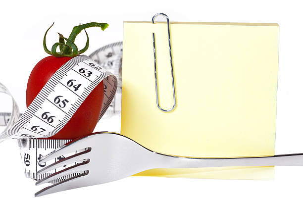 de dieta?? - healthy eating fork tape measure still life - fotografias e filmes do acervo