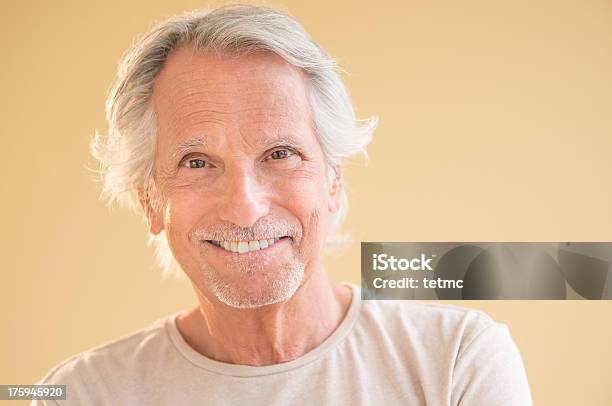 Foto de Retrato De Feliz Homem Sênior e mais fotos de stock de Fundo colorido - Fundo colorido, Terceira idade, Figura para recortar