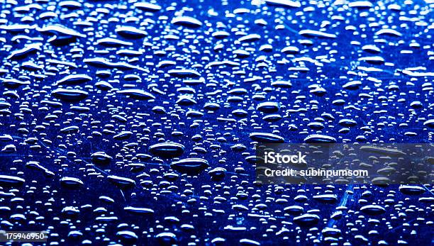 Wassertropfen Hintergrund Stockfoto und mehr Bilder von Abstrakt - Abstrakt, Bildhintergrund, Blau