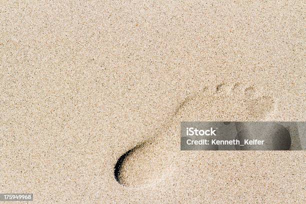 Pegada Na Areia - Fotografias de stock e mais imagens de Areia - Areia, Sola do Pé, Andar