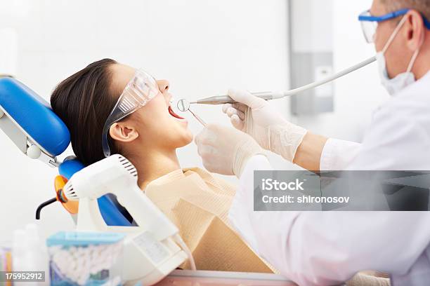 Stomatologia - zdjęcia stockowe i więcej obrazów Dentysta - Dentysta, Dorosły, Fotografika