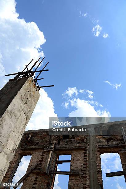 In Rovina Edificio Storico Pronto Per La Ricostruzione - Fotografie stock e altre immagini di Ambientazione esterna