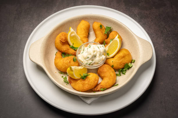 deep fried scallops with french fries, lemon tartar sauce and herbs in a vintage plate. - tartar sauce imagens e fotografias de stock