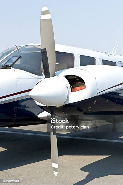 Il Tempo Di Percorrenza Plane Engine - Fotografie stock e altre immagini di Aereo di linea - Aereo di linea, Aereo militare, Aereo privato