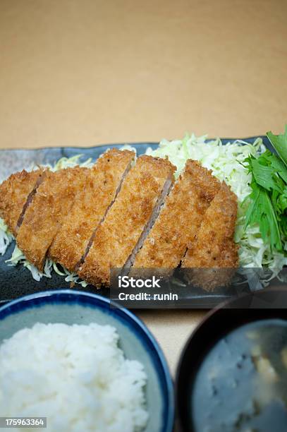 Photo libre de droit de Cuisine Japonaise Tonkatsu banque d'images et plus d'images libres de droit de Aliment - Aliment, Aliment en saumure, Aliment frit