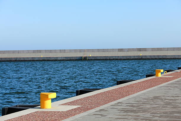 istock bollard, port detail 175964927