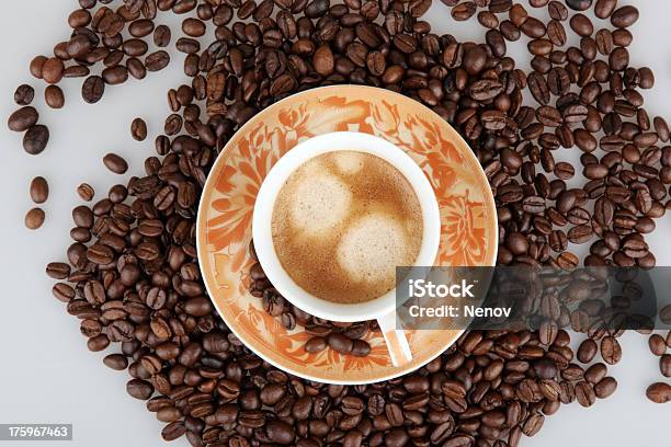 Tasse Kaffee Stockfoto und mehr Bilder von Alkoholfreies Getränk - Alkoholfreies Getränk, Ausgedörrt, Bildhintergrund
