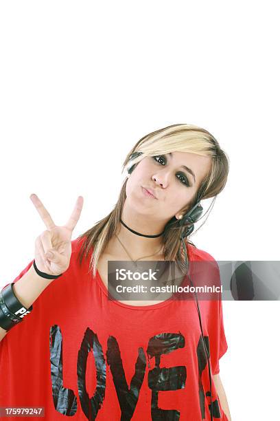 Punkmädchen Mit Kopfhörern Stockfoto und mehr Bilder von Attraktive Frau - Attraktive Frau, Blick in die Kamera, Blondes Haar