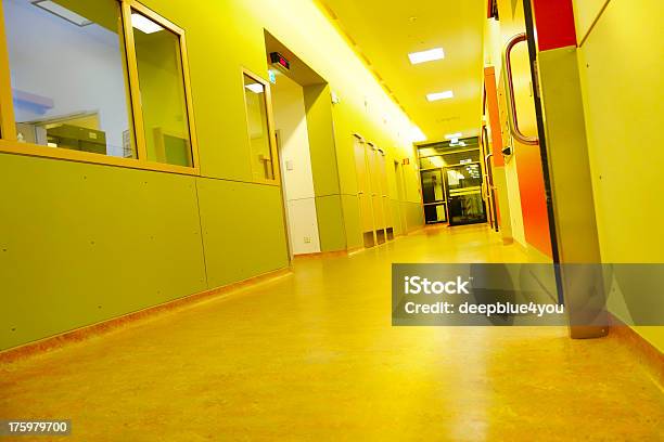 Krankenhauskorridor Stockfoto und mehr Bilder von Architektur - Architektur, Beleuchtet, Blau