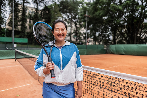 Portrait of a mature woman in a tennis court