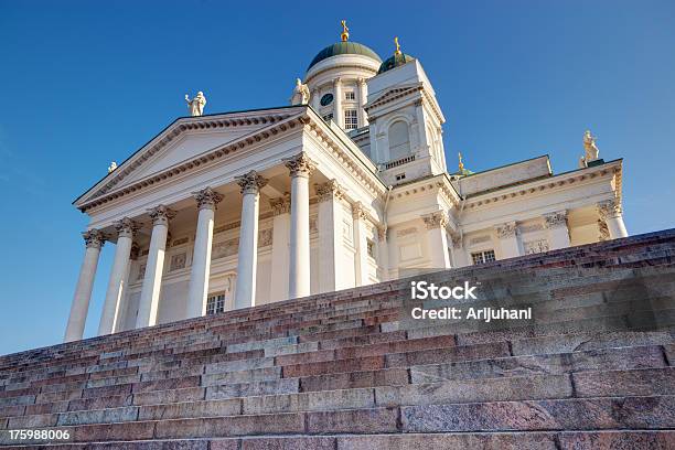 Escaleras De Church Foto de stock y más banco de imágenes de Escaleras - Escaleras, Escalones, Helsinki