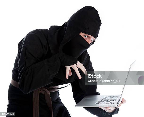 Hombre Caucásico De Disfrazar Como Ninja Aislado En Blanco Foto de stock y más banco de imágenes de Actividad