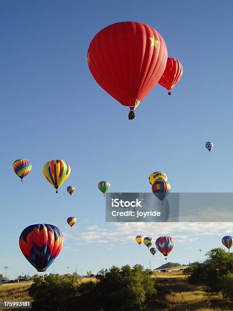Voar Alta - Fotografias de stock e mais imagens de Balão de ar quente - Balão de ar quente, Calor, Colorido