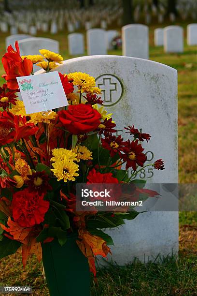 El Cementerio De Arlington Se Foto de stock y más banco de imágenes de Anochecer - Anochecer, Arlington, Cementerio