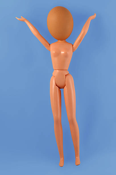 oeuf nu de poupée - mannequin naked female doll photos et images de collection