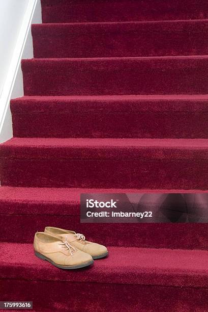 Photo libre de droit de Chaussures Rouges banque d'images et plus d'images libres de droit de Escalier - Escalier, Marches - Marches et Escaliers, Tapis rouge