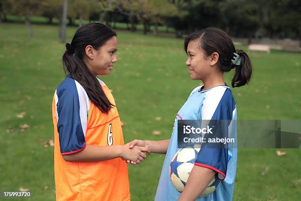 Foto de Espírito Esportivo 3 e mais fotos de stock de Adolescentes Meninas - Adolescentes Meninas, Adolescente, Dar as Mãos