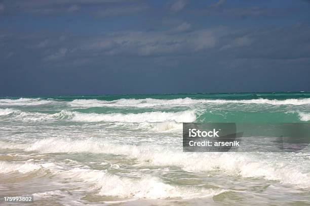 Storm - Fotografie stock e altre immagini di Acqua - Acqua, Acqua fluente, Ambientazione tranquilla