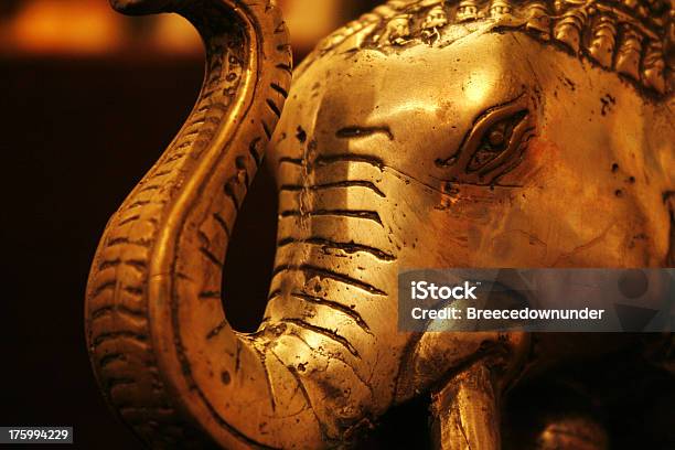 Foto de Golden Elefante V3 e mais fotos de stock de Amizade - Amizade, Animal, Bali
