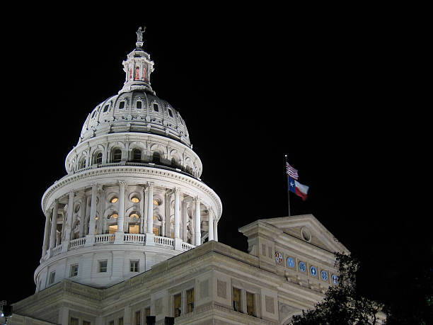 ii-capitolio de texas en austin - texas state flag texas dome austin texas fotografías e imágenes de stock