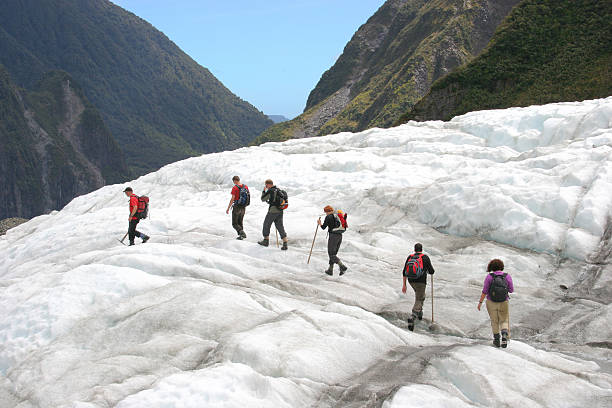 ghiacciaio escursionisti - franz josef glacier foto e immagini stock