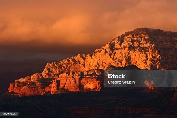 Foto de Vermelho Pôrdosol e mais fotos de stock de Sedona - Sedona, Arizona, Ambiente - All Vocabulary