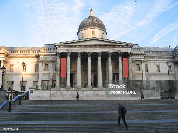 National Gallery - Fotografias de stock e mais imagens de Museu de arte - Museu de arte, Londres - Inglaterra, Escadaria