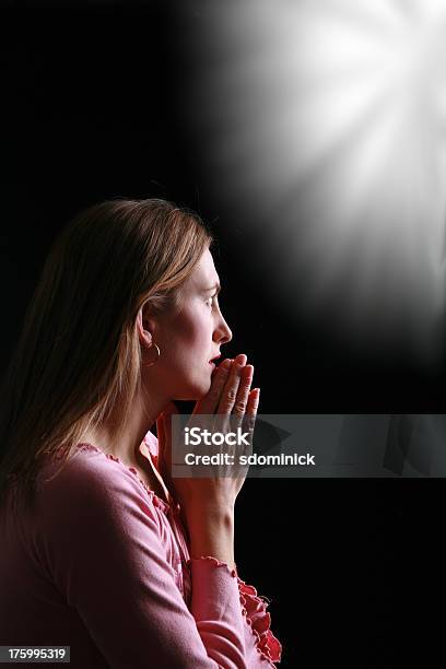 Foto de Experiência Espiritual e mais fotos de stock de Deus - Deus, Mistério, Adolescente