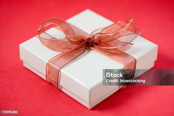 Pudełko Na Prezenty - zdjęcia stockowe i więcej obrazów Biały - Biały, Boże Narodzenie, Czerwony