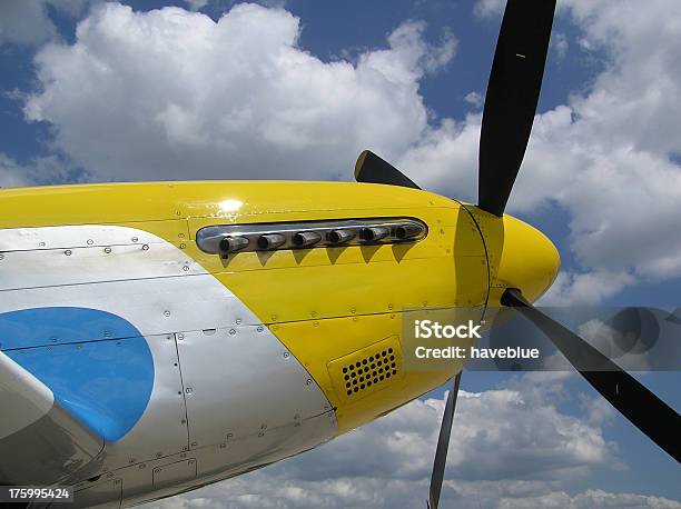 P 51 Mustang Motor - Fotografias de stock e mais imagens de Amarelo - Amarelo, Ao Ar Livre, Aviação Geral