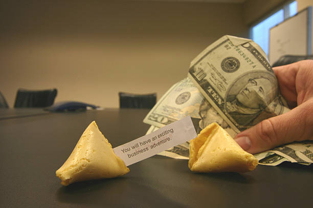 sorte - opportunity risk fortune cookie fortune telling imagens e fotografias de stock