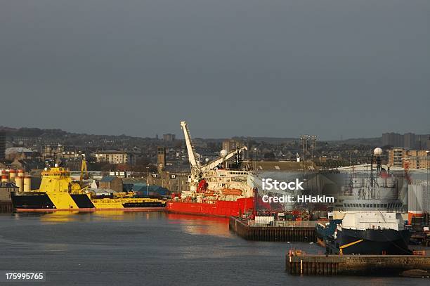 Puerto De Aberdeen Foto de stock y más banco de imágenes de Aberdeen - Grampianos - Escocia - Aberdeen - Grampianos - Escocia, Amarrado, Apearse