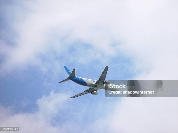 Jet Aereo In Decollo - Fotografie stock e altre immagini di Aereo di linea - Aereo di linea, Aeroplano, Composizione orizzontale