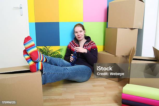 Mudar De Casa - Fotografias de stock e mais imagens de Adolescente - Adolescente, Adulto, Beber