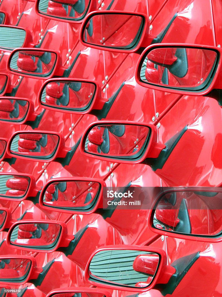 Oggetti nello specchietto retrovisore. - Foto stock royalty-free di Volkswagen Autostadt