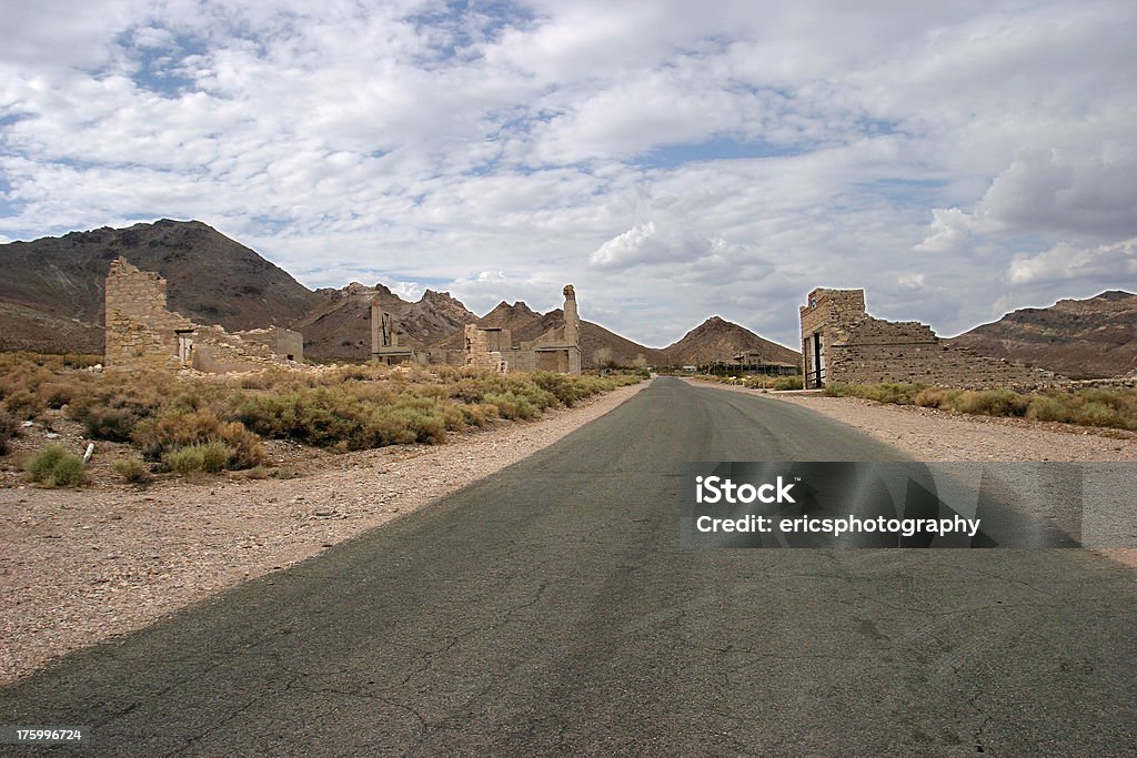 American Città fantasma di Rhyolite ghost town - Foto stock royalty-free di Abbandonato