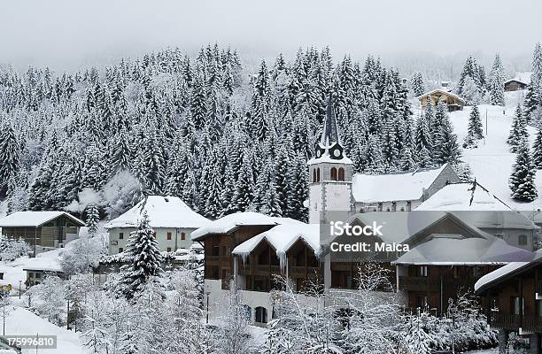 Photo libre de droit de Village Alpin banque d'images et plus d'images libres de droit de Neige - Neige, Nice, Village