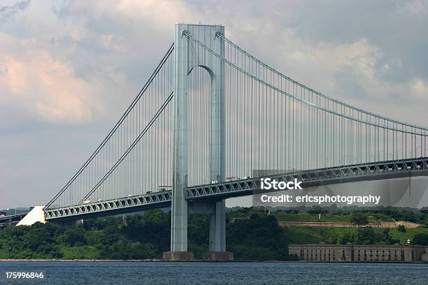 Most Verrazano Kurczy Się Most Staten Island Tower - zdjęcia stockowe i więcej obrazów Bez ludzi - Bez ludzi, Brooklyn - Nowy Jork, Czas