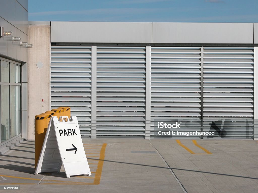 Garage de stationnement, sur le toit - Photo de Garage libre de droits