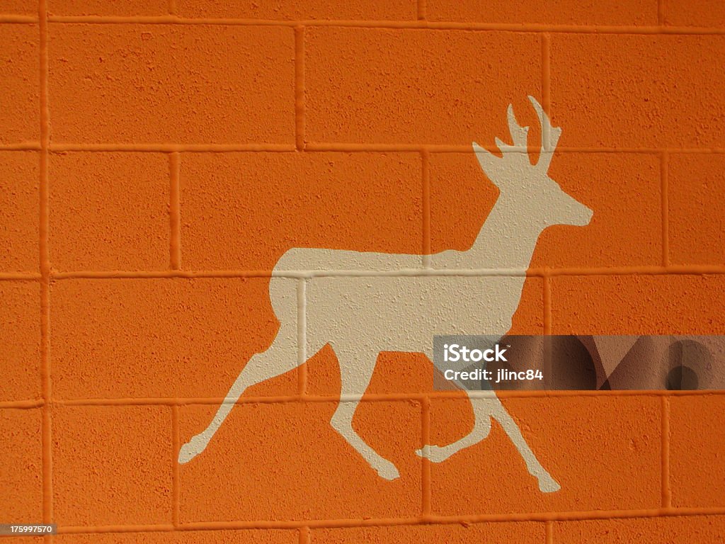 deer en cinderblock - Foto de stock de Animal libre de derechos
